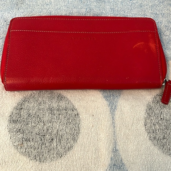Never used wallet with minor stain on the outside look at all photos - Picture 1 of 5